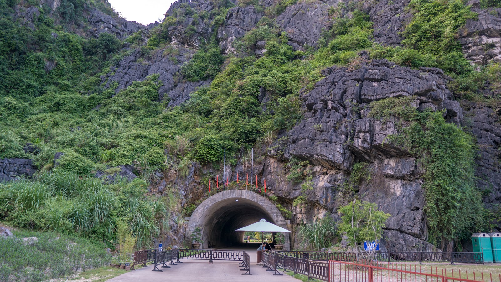 Trang An - Mua cave - Tuyet Tinh Coc Day Trip