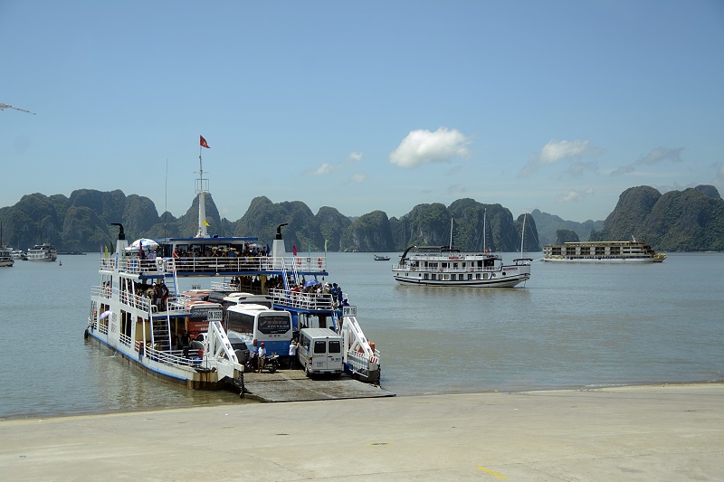 Halong Cruise Day Tour from Hanoi: 6-hour cruise; Cave; Beach; Kayaking; Cave