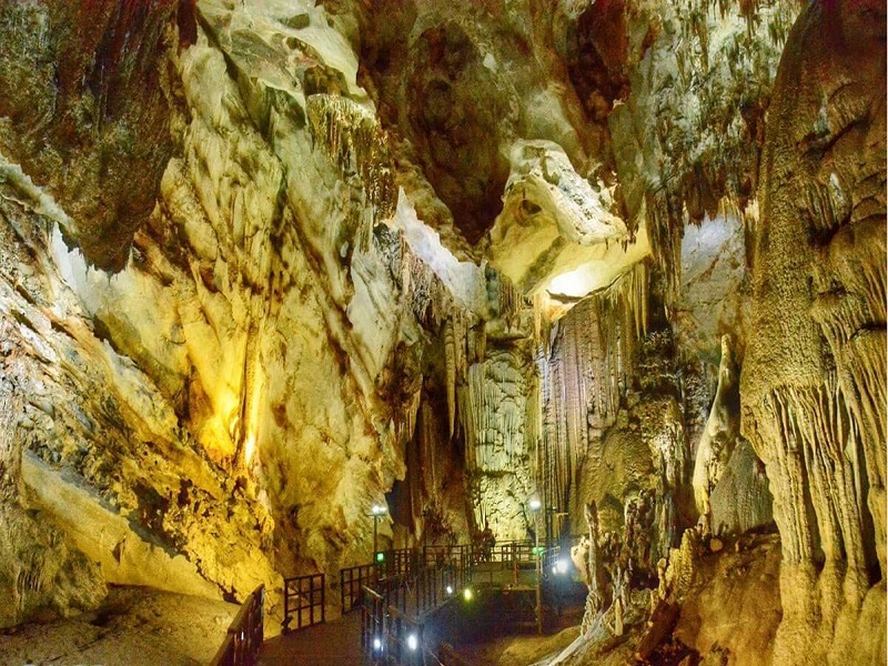 Phong Nha Cave - Paradise Cave & DMZ 4 days
