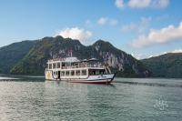 Lan Ha Bay Cruise Day Trip with Limousine Transfer